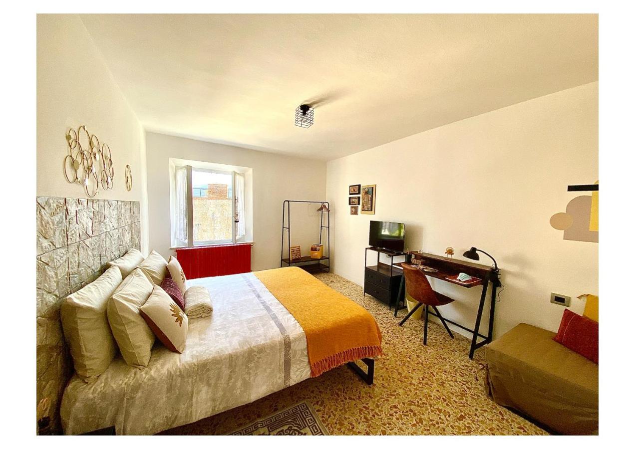 Close Enough Apartment Pisa Bagian luar foto