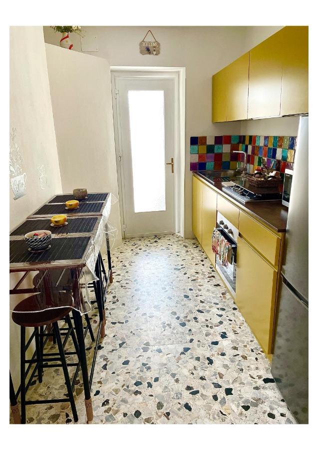 Close Enough Apartment Pisa Bagian luar foto